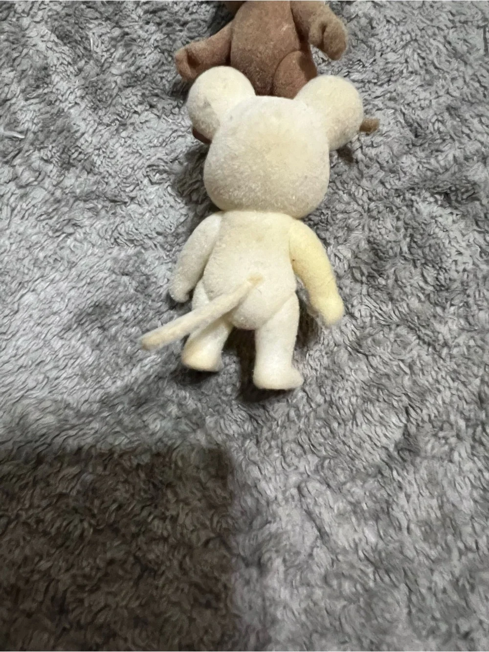 6 Sylvanian Family Calico Critters, bunnies, mouse & hedgehog. - Picture 10 of 12